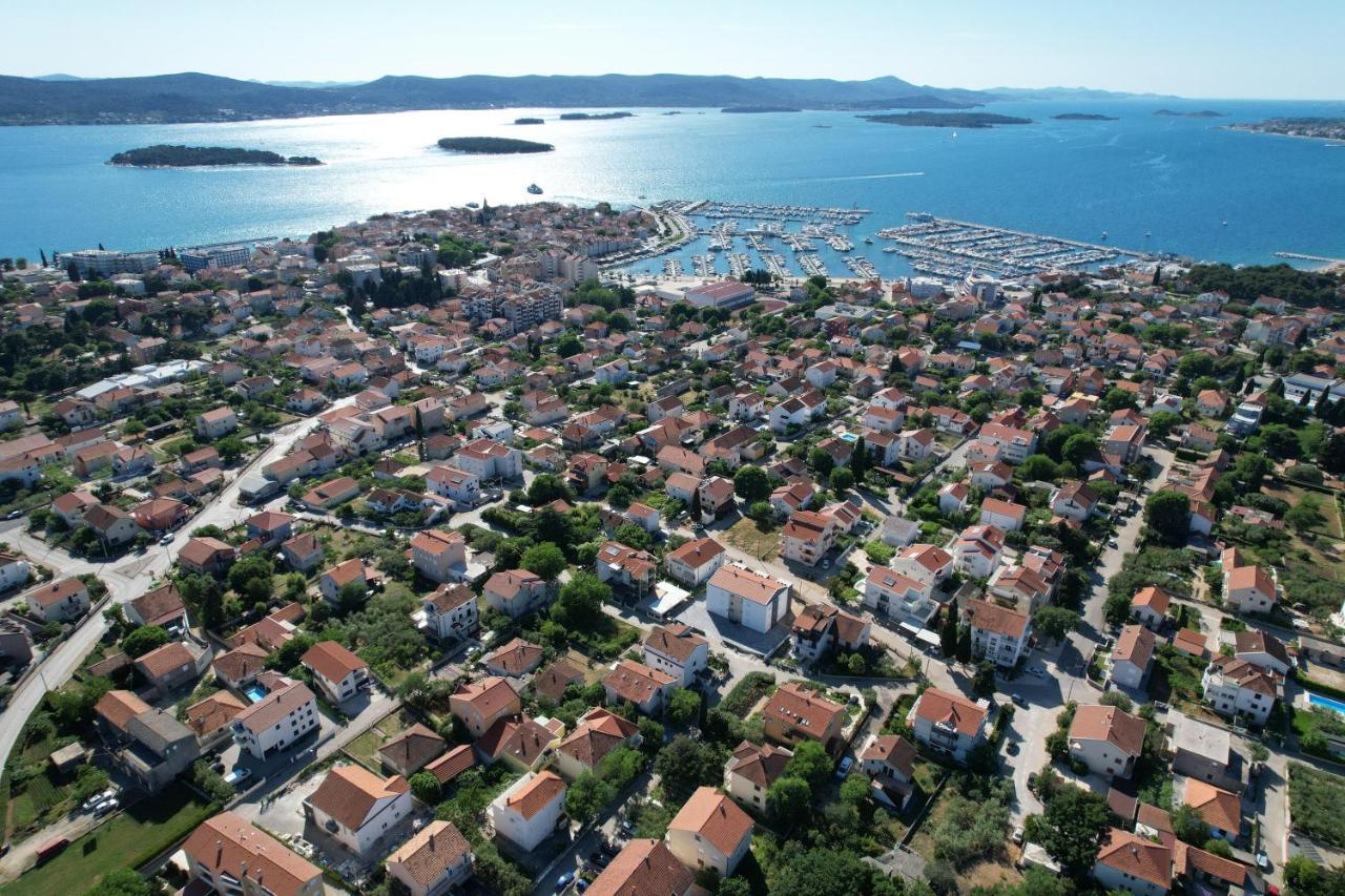 Apartments And Rooms Sinka Biograd Na Moru Exteriör bild