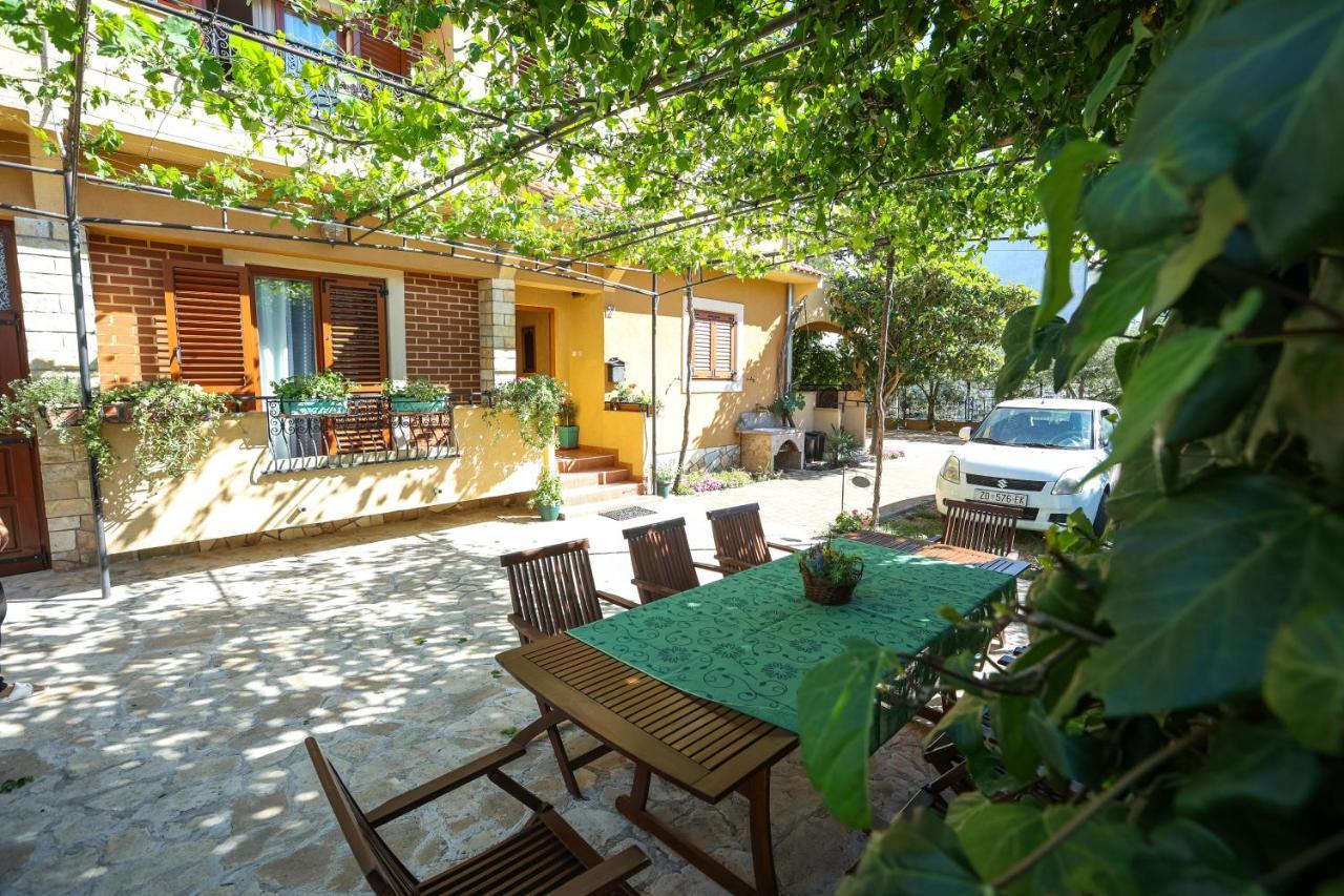 Apartments And Rooms Sinka Biograd Na Moru Exteriör bild